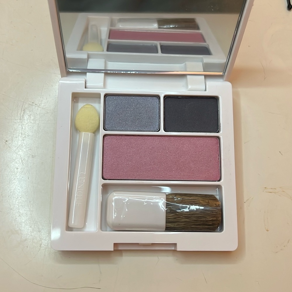 Clinique eye shadow and blush palette